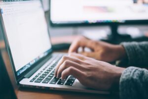 Why founders don’t have a content problem, but a decision problem.
